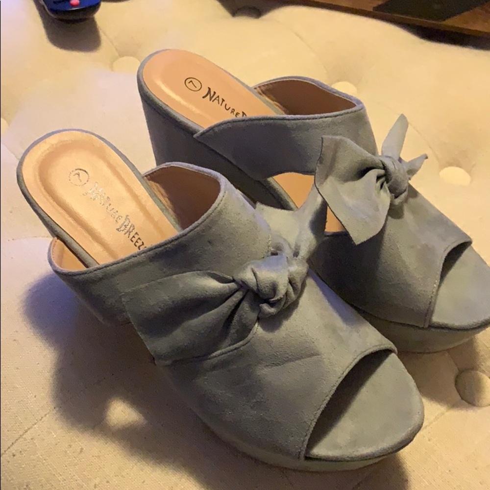 Worn one time size 7 nature breeze sandals